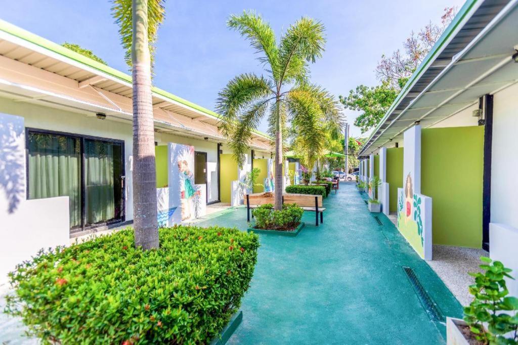 Oyo 450 Rawai Studios Resort Екстериор снимка