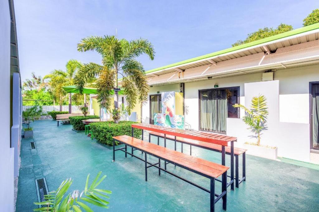 Oyo 450 Rawai Studios Resort Екстериор снимка