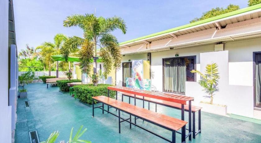 Oyo 450 Rawai Studios Resort Екстериор снимка