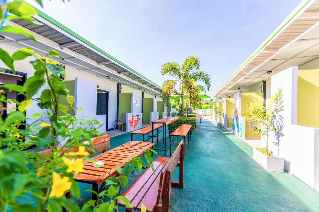 Oyo 450 Rawai Studios Resort Екстериор снимка